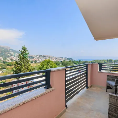 Pinia Apartment Split